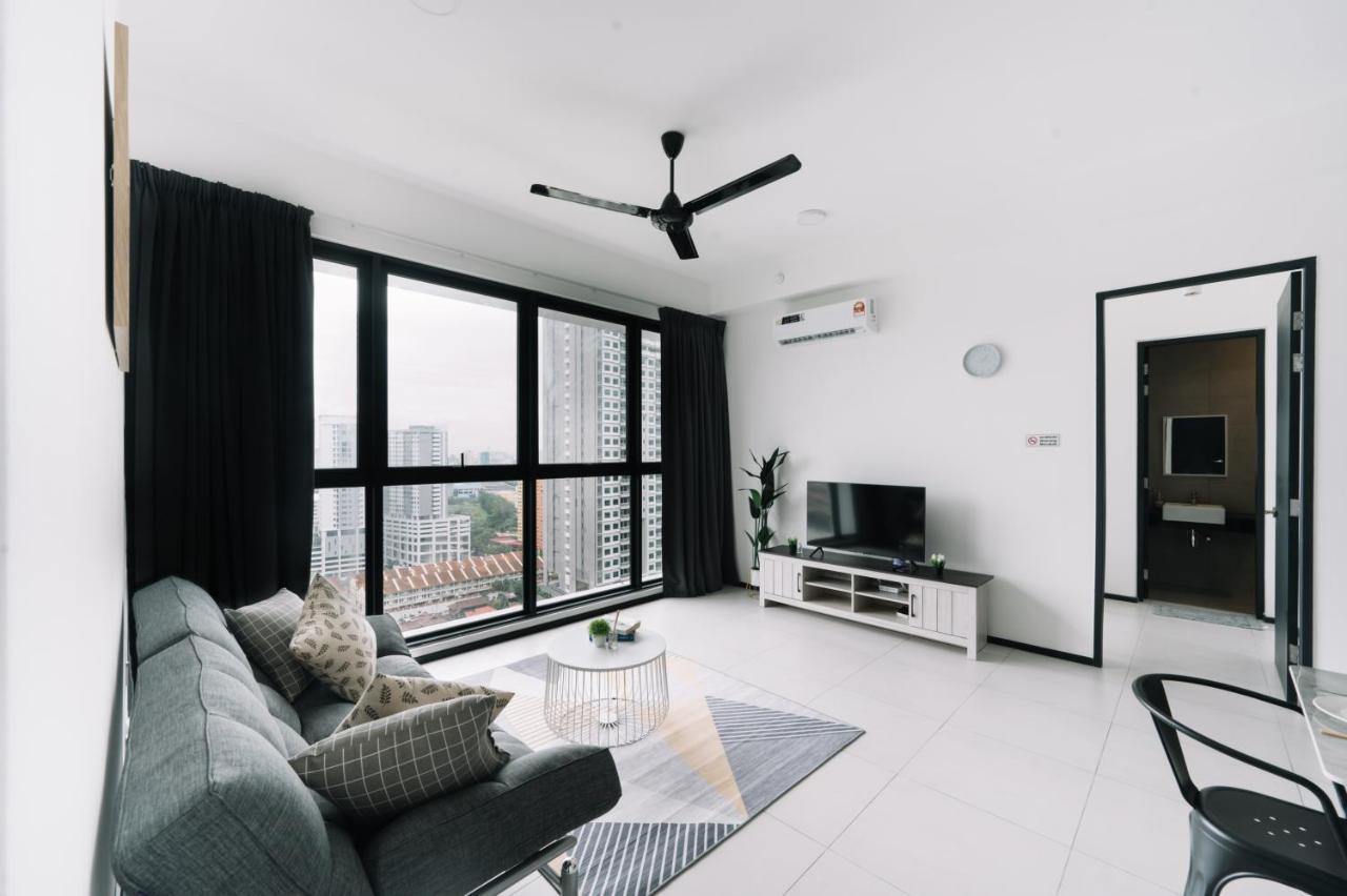 New Infinity Pool 3 Bedrooms 2 Carparks Apartment *