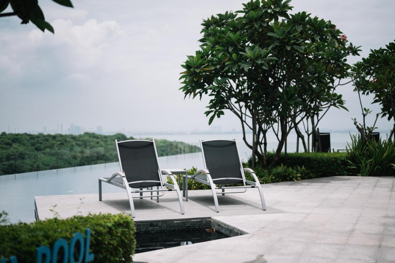 Apartment New Infinity Pool 3 Bedrooms 2 Carparks