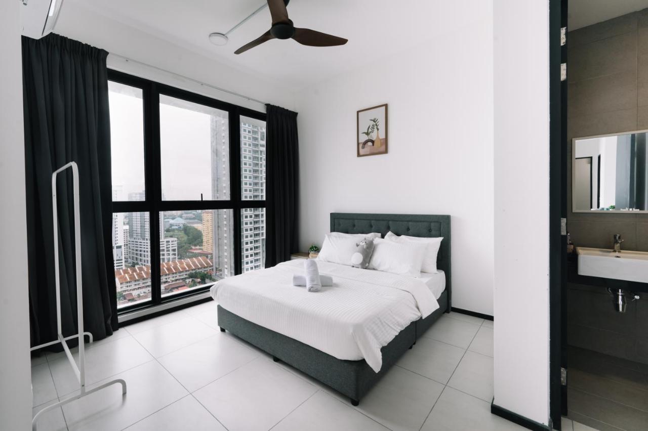 New Infinity Pool 3 Bedrooms 2 Carparks Apartment *